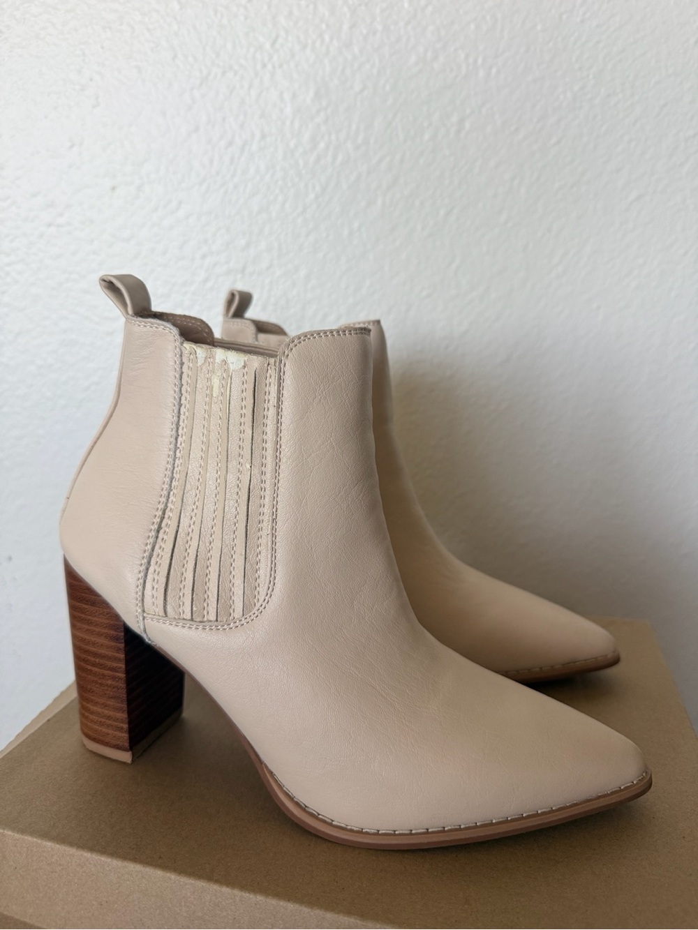 Oasis Society Cream Pointed Toe Chelsea Ankle Boots Size 8 NWT